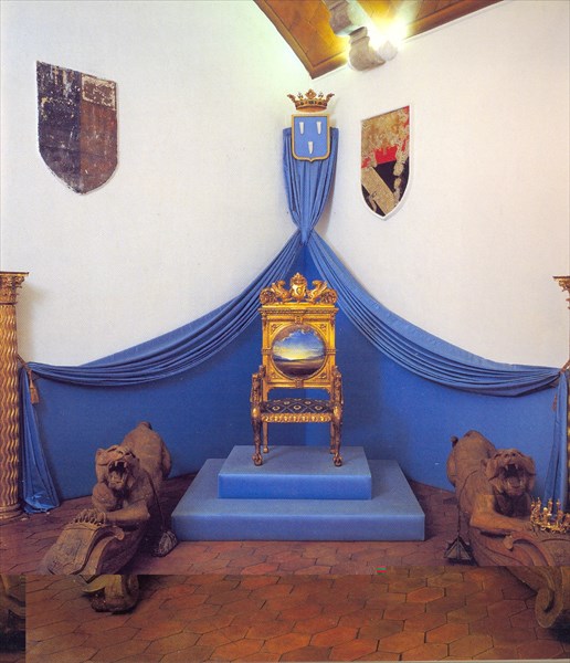021-Гербовый зал, трон и львы